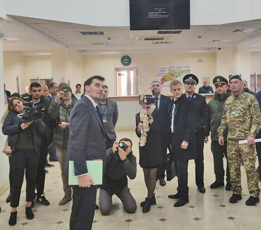 За тиждень глава уряду очікує на звіт з адресою приміщення для нової Буковинської митниці. Фото з сайту facebook.com/cvODA